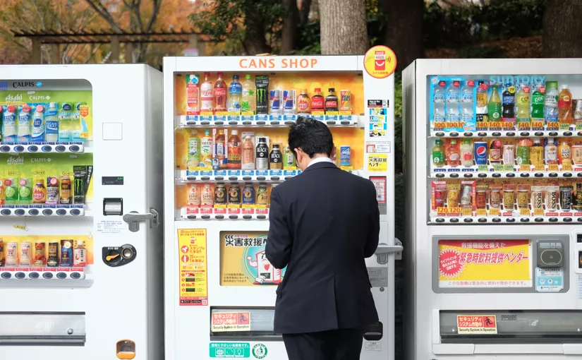 农夫山泉,元气森林争相布局,自动贩卖机会是食品圈地跑马的新利器?